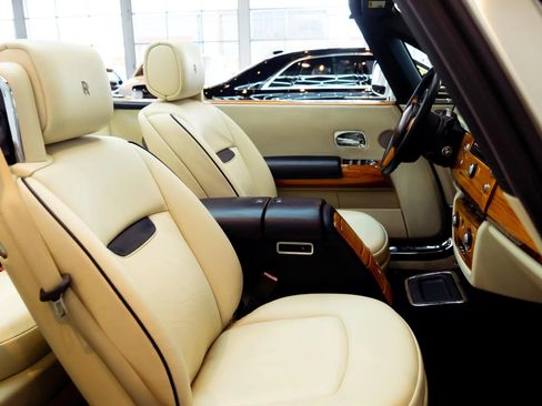 Used 2011 Rolls-Royce Phantom Drophead Coupe RWD image 25