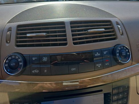 Used 2008 Mercedes-Benz E 350 Sedan image 21