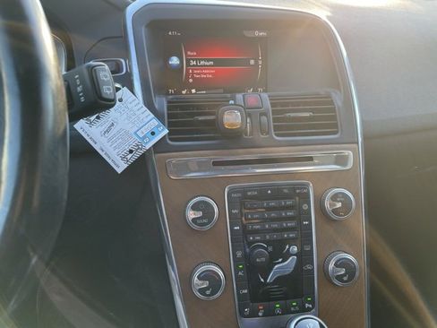 Used 2017 Volvo XC60 T6 Inscription w/ Preferred Option Package image 10