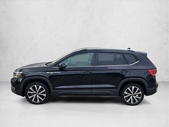 Used 2023 Volkswagen Taos SE w/ Panoramic Sunroof Package FWD image 8