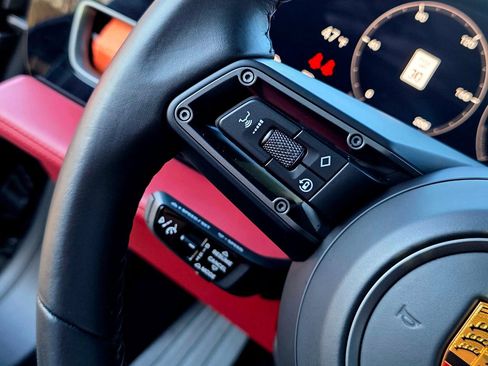 Used 2020 Porsche Taycan image 28