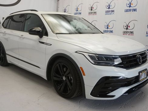 Used 2023 Volkswagen Tiguan SE R-Line FWD image 4