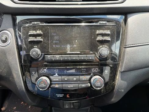 Used 2017 Nissan Rogue SV w/ Midnight Edition FWD image 20