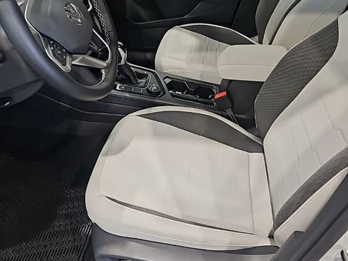 New 2026 Volkswagen Taos SE image 27