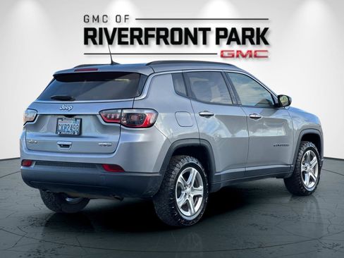 Used 2024 Jeep Compass Latitude image 3