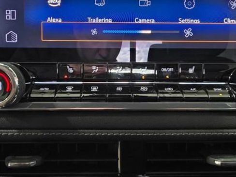 Used 2024 Chevrolet Colorado LT w/ LT Convenience Package II image 20