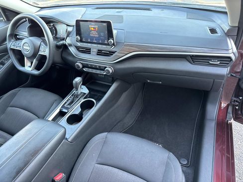 Used 2024 Nissan Altima 2.5 SV image 12