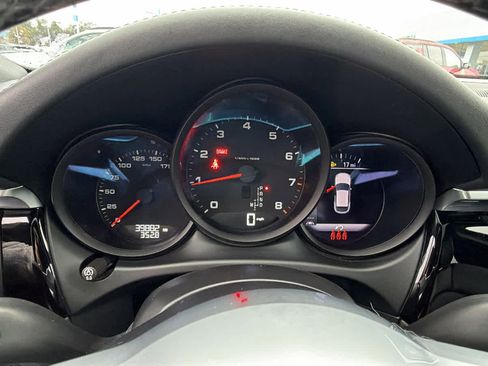 Used 2021 Porsche Macan w/ Premium Package image 21