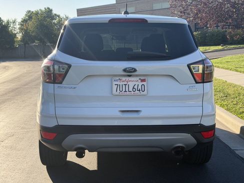 Used 2017 Ford Escape SE FWD image 4