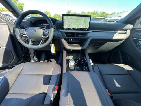 New 2026 Ford Explorer Platinum w/ LUX Leather Package AWD/4WD image 31