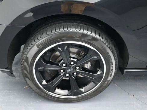 Certified 2024 Ford Expedition Limited image 9