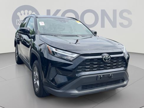 Used 2025 Toyota RAV4 XLE AWD/4WD image 8
