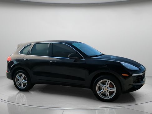 Used 2016 Porsche Cayenne AWD/4WD image 35