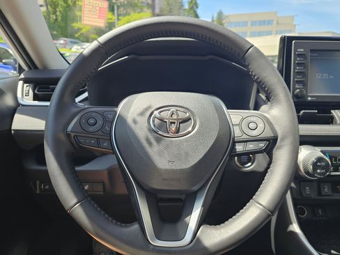 Used 2022 Toyota RAV4 XLE w/ XLE Grade Weather Package AWD/4WD image 23