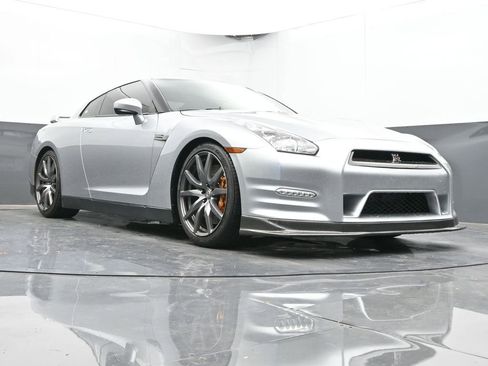 Used 2012 Nissan GT-R Premium image 44