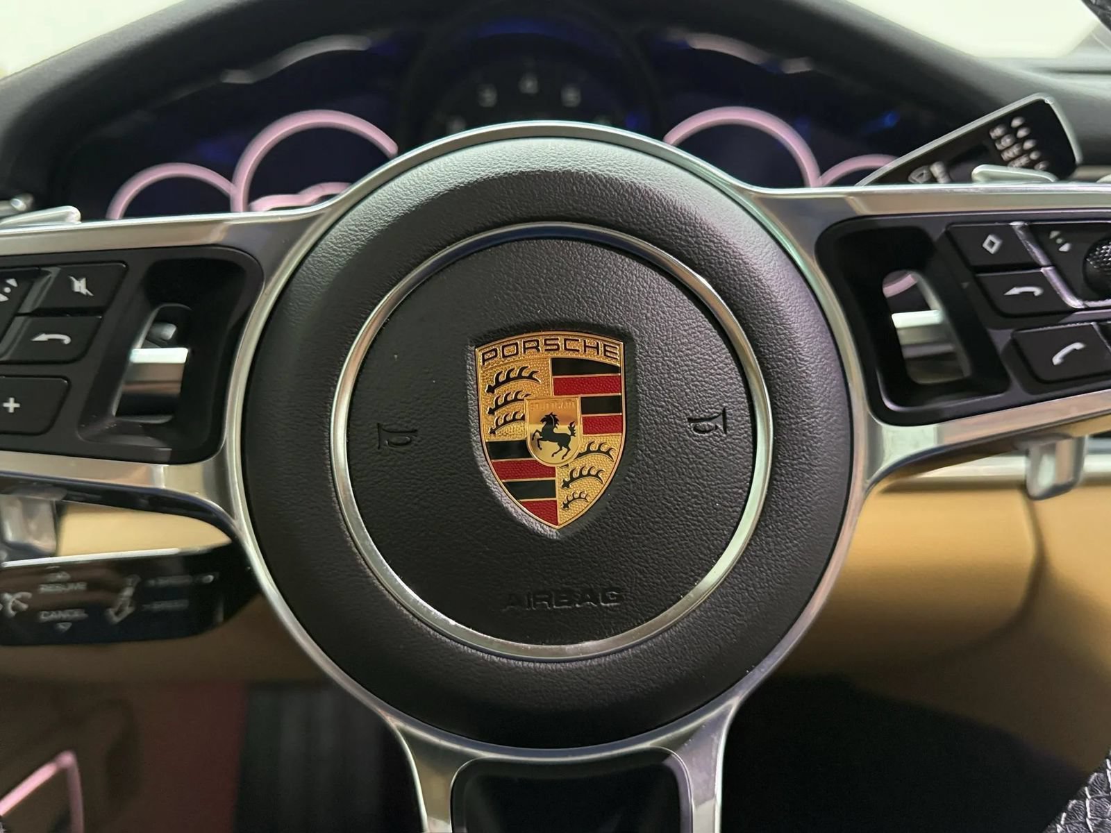 Used 2018 Porsche Panamera RWD image 34