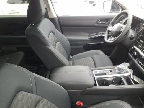 New 2026 Nissan Pathfinder SV image 5