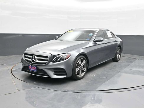 Used 2019 Mercedes-Benz E 300 4MATIC image 4
