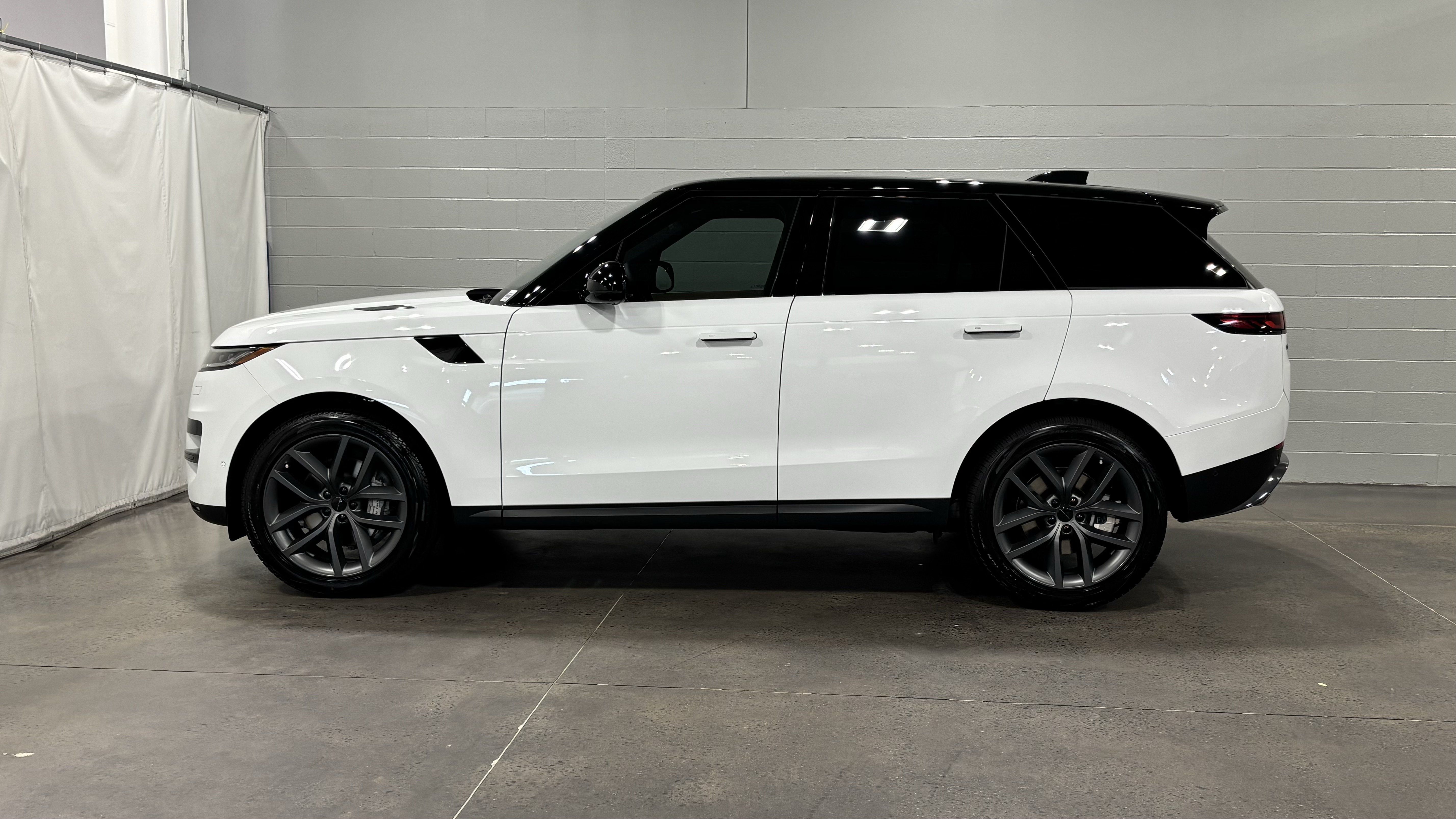 New 2026 Land Rover Range Rover Sport SE AWD/4WD image 7