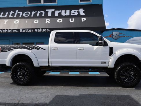 Used 2022 Ford F250 Lariat w/ Black Appearance Package AWD/4WD image 5