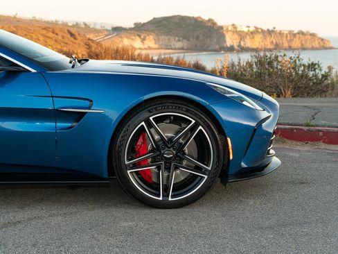 Used 2025 Aston Martin V8 Vantage Coupe RWD image 23