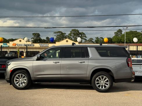 Used 2021 Chevrolet Suburban Premier w/ Premium Package RWD image 10