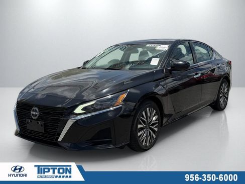 Used 2023 Nissan Altima 2.5 SV FWD image 1
