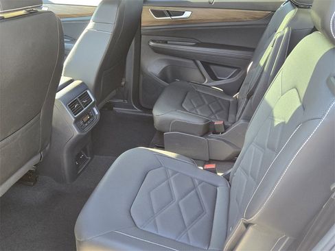 Certified 2025 Volkswagen Atlas SE w/ Panoramic Sunroof Package image 11