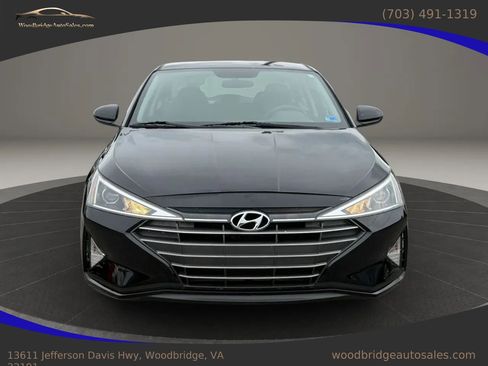 Used 2019 Hyundai Elantra SE w/ Cargo Package FWD image 2