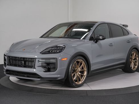 Used 2025 Porsche Cayenne Turbo GT AWD/4WD image 5