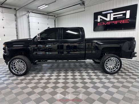Used 2017 Chevrolet Silverado 1500 LT w/ All Star Edition AWD/4WD image 2