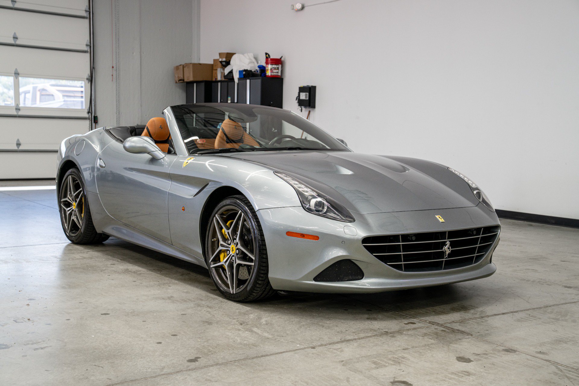 Used 2017 Ferrari California T RWD image 3