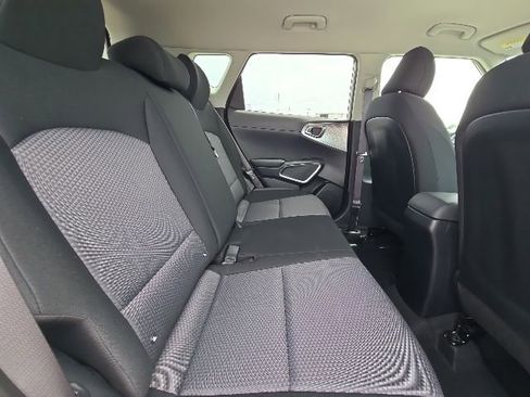 Used 2025 Kia Soul LX w/ LX Technology Package FWD image 13