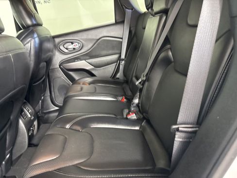 Used 2021 Jeep Cherokee Limited image 23