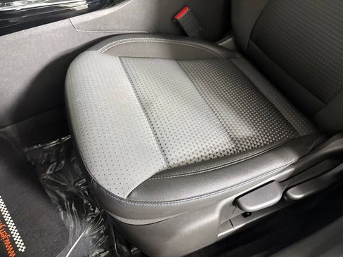 Used 2025 Chevrolet Trax LT w/ LT Convenience Package FWD image 12