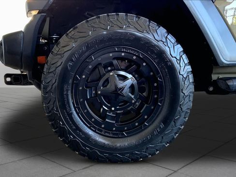 Used 2020 Jeep Gladiator Sport w/ Quick Order Package 24S AWD/4WD image 11
