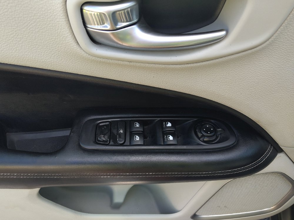 Used 2018 Jeep Compass Latitude w/ Popular Equipment Group AWD/4WD image 27