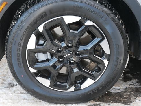 Certified 2025 Kia Sorento S image 15