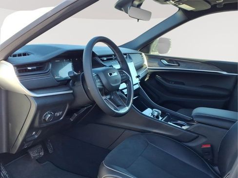 New 2026 Jeep Grand Cherokee Altitude image 7