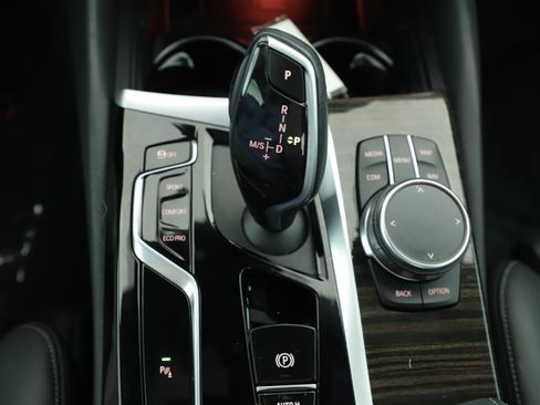 Used 2023 BMW 530i w/ Convenience Package image 9