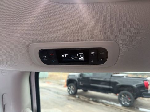 Used 2024 Chrysler Pacifica Touring-L image 24