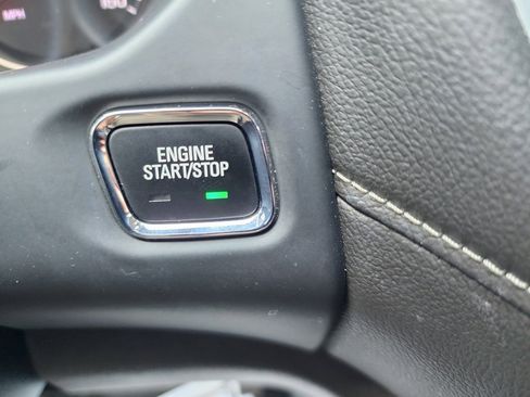 Used 2023 GMC Acadia SLE image 32