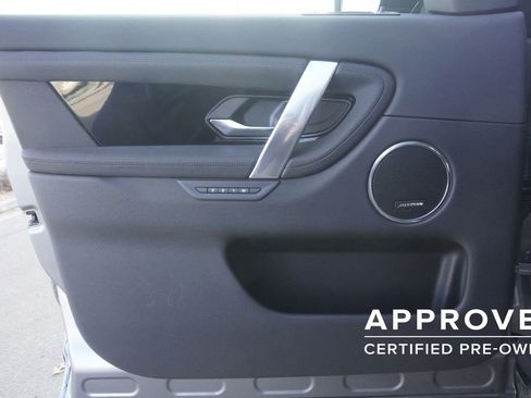 Used 2025 Land Rover Discovery Sport S image 17