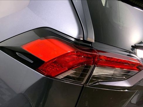 Used 2019 Toyota RAV4 LE w/ All Weather Liner Package AWD/4WD image 27