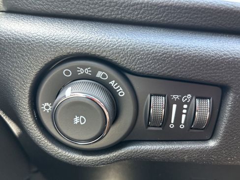 New 2026 Chrysler Pacifica Select FWD image 12