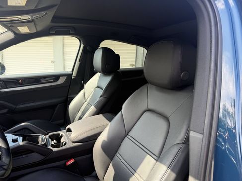 Used 2024 Porsche Cayenne Coupe AWD/4WD image 9