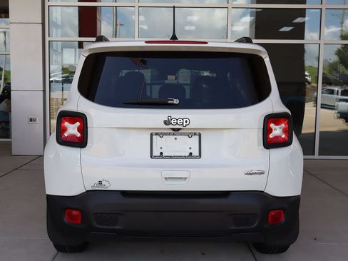 Used 2019 Jeep Renegade Latitude FWD image 7