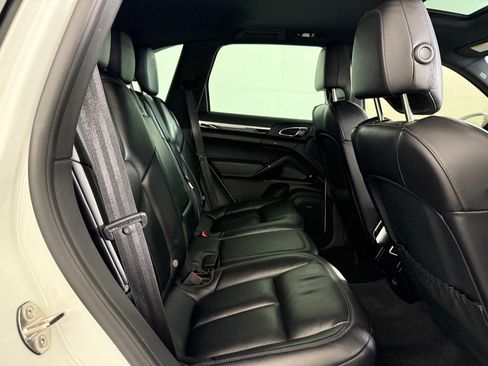 Used 2017 Porsche Cayenne Platinum Edition AWD/4WD image 26