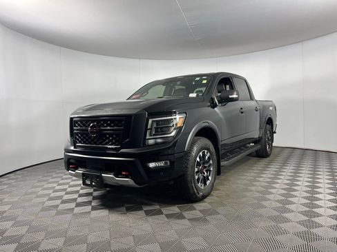 Used 2023 Nissan Titan PRO-4X w/ Pro-4x Convenience Package image 3
