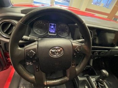 Used 2018 Toyota Tacoma TRD Sport RWD image 15